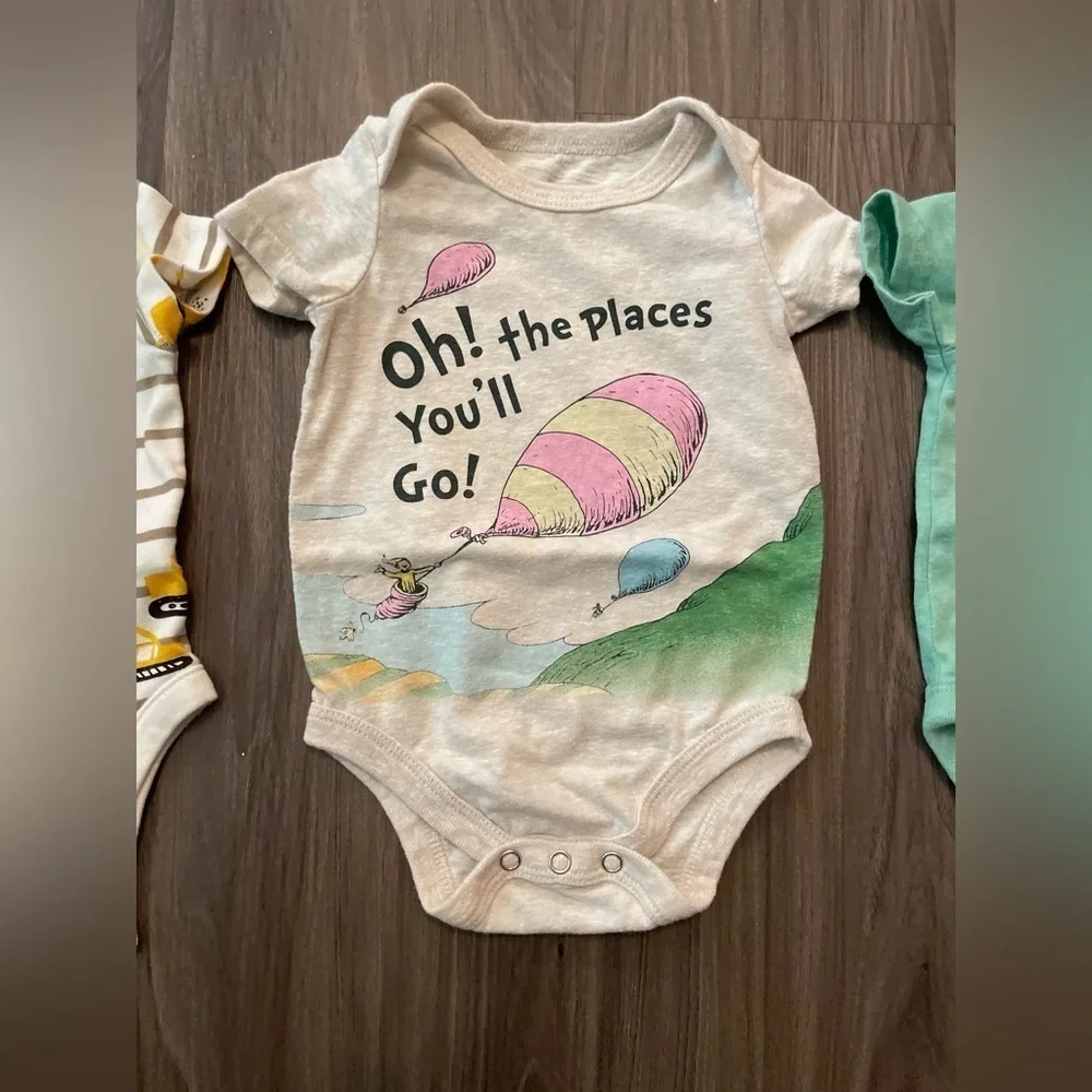 Old Navy White and green Bodysuits Soft Stretchy Fabric bundle of 3 size 0/3 M